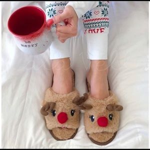 Send 50% off offer! Adorable Reindeer Slippers!❄️